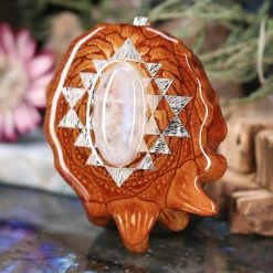 TEP Pendants Moonstone With Silver Sri Yantra