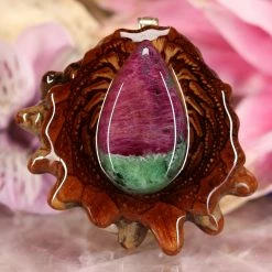 TEP Pendants Ruby In Zoisite
