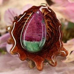 TEP Pendants Ruby In Zoisite