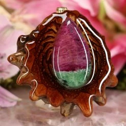 TEP Pendants Ruby In Zoisite