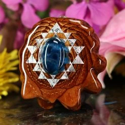 TEP Pendants Blue Apatite With Silver Sri Yantra