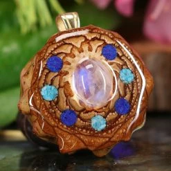 TEP Pendants Moonstone With Multi-Glow