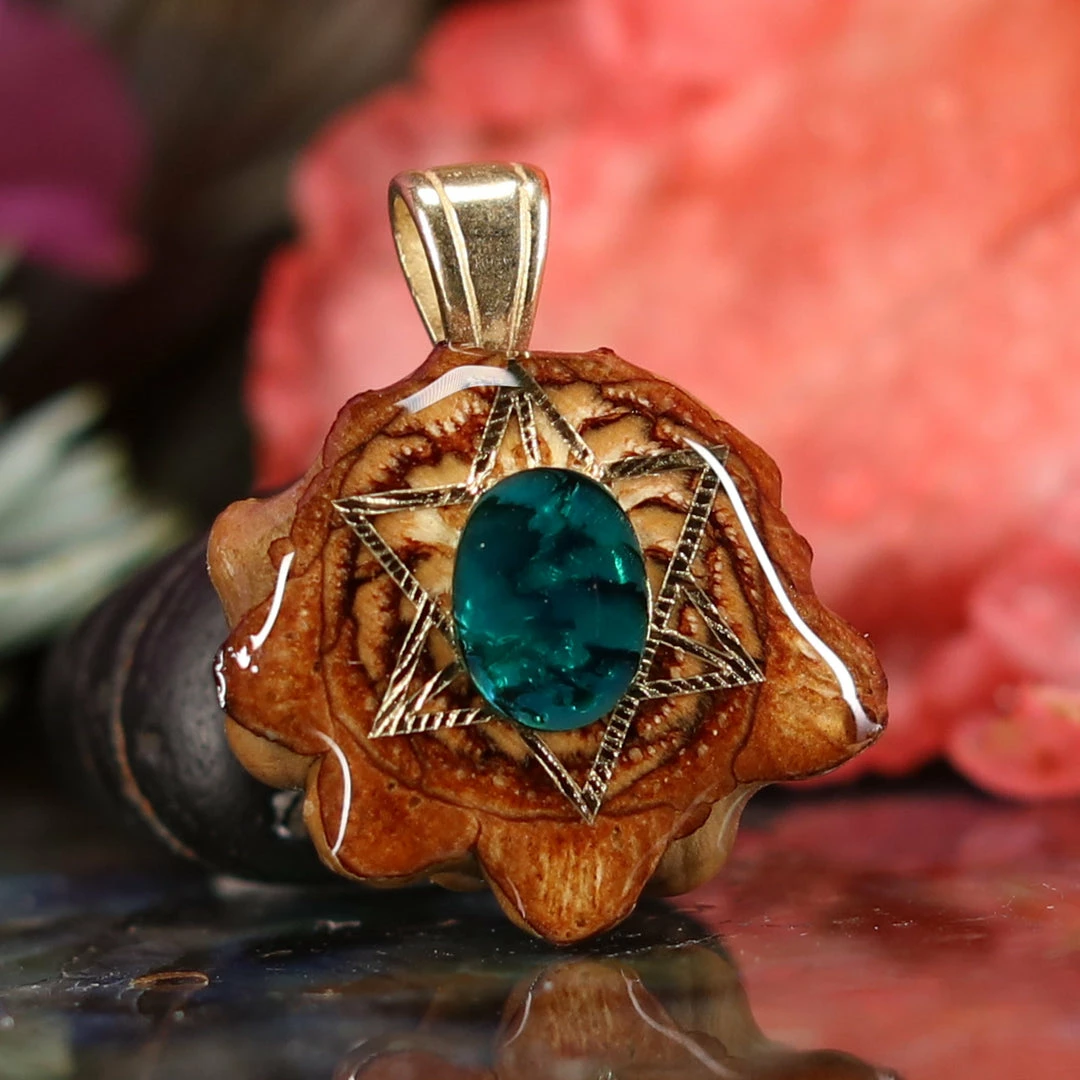 TEP Green Paua Shell With Gold Merkaba Pendants 5 TEP Green Paua Shell With Gold Merkaba Pendants