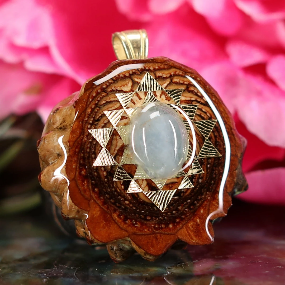 TEP Aquamarine With Gold Sri Yantra 5 TEP Aquamarine With Gold Sri Yantra