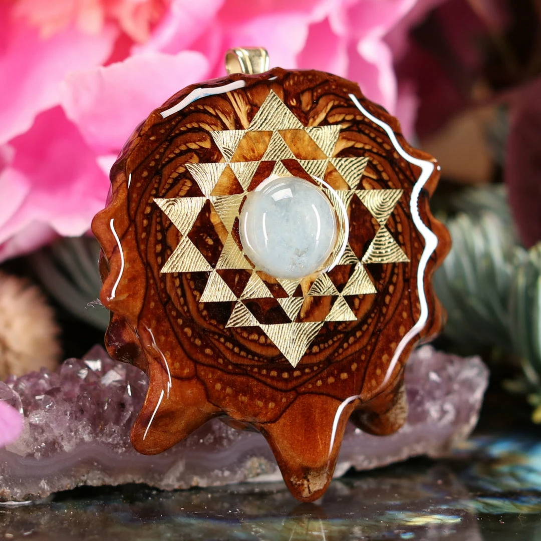 TEP Aquamarine With Gold Sri Yantra 5 TEP Aquamarine With Gold Sri Yantra